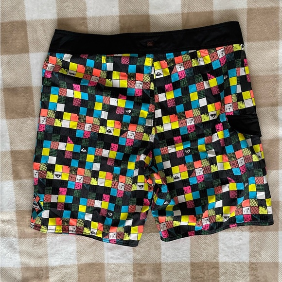 Quick Silver size 36 waist Colorful Checkered Swim Shorts - Picture 6 of 6